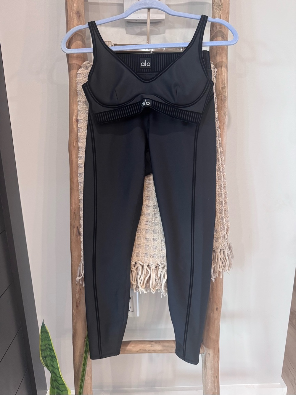 🖤 Alo Airlift Bra + Airlift High-Waist 7/8 Leggings Set 🖤